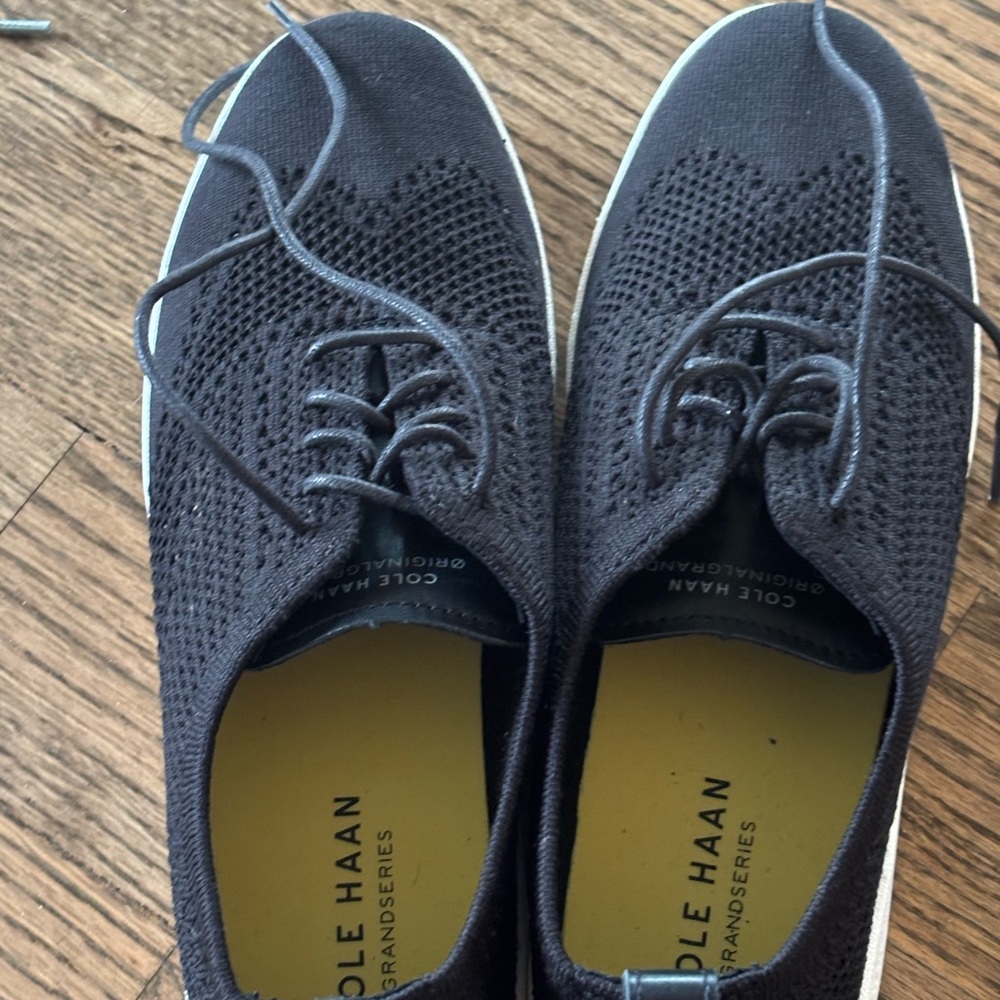 Black knit material and extremely comfortable - image 2